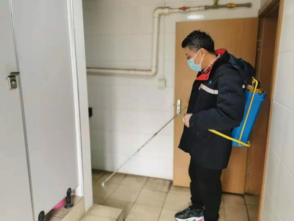 調整大小 水產集團確保貨源圖四水產集團漁業公司對宿舍重點區域消毒.jpg 調整大小 水產集團確保貨源圖四水產集團漁業公司對宿舍重點區域消毒.jpg