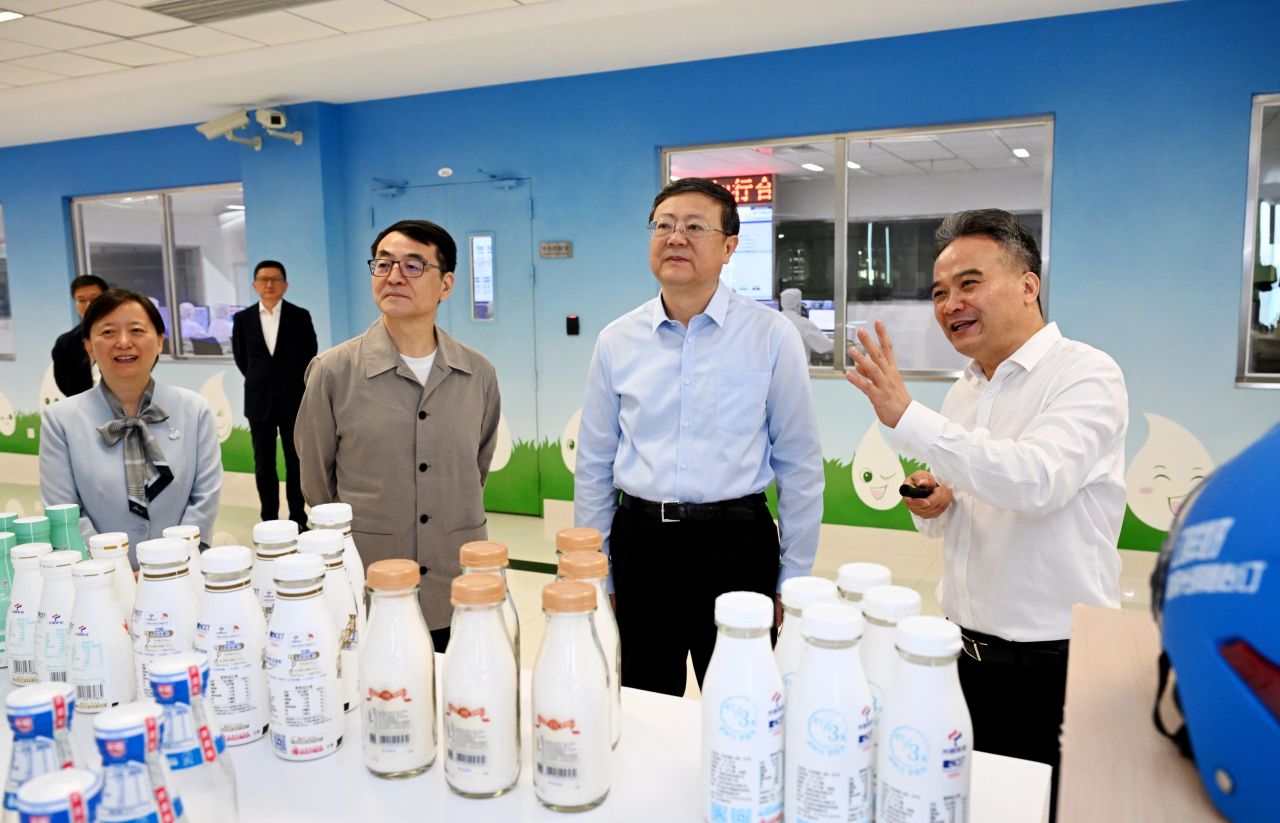 市委書記陳吉寧調研光明食品集團 市委書記陳吉寧調研光明食品集團